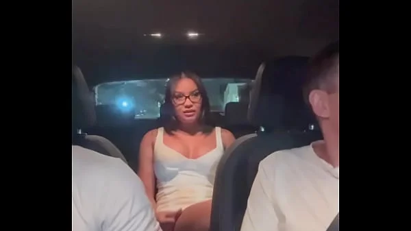 Patrão ofereceu a esposa asiática gostosa dele pro negão dotado gozou na bucetinha